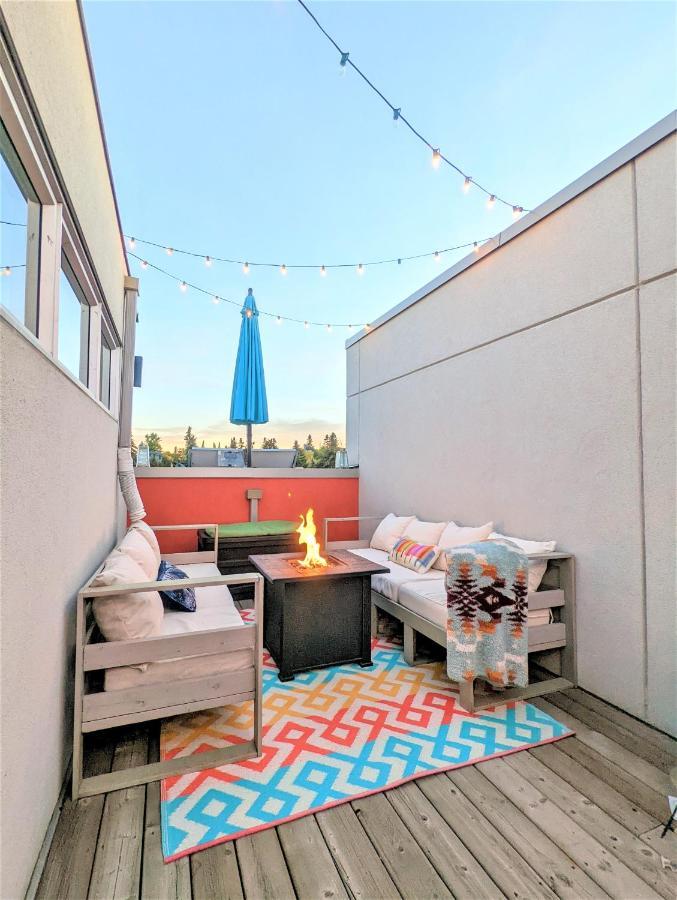 Monki Di Executive Suites - Glas - Luxury Inner City Home 3 Min To Downtown W Private Rooftop Patio Fireplace Калгари Экстерьер фото