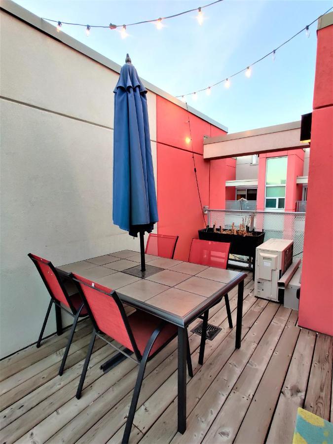 Monki Di Executive Suites - Glas - Luxury Inner City Home 3 Min To Downtown W Private Rooftop Patio Fireplace Калгари Экстерьер фото