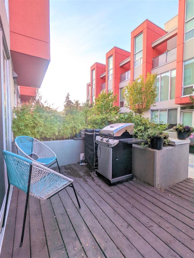 Monki Di Executive Suites - Glas - Luxury Inner City Home 3 Min To Downtown W Private Rooftop Patio Fireplace Калгари Экстерьер фото