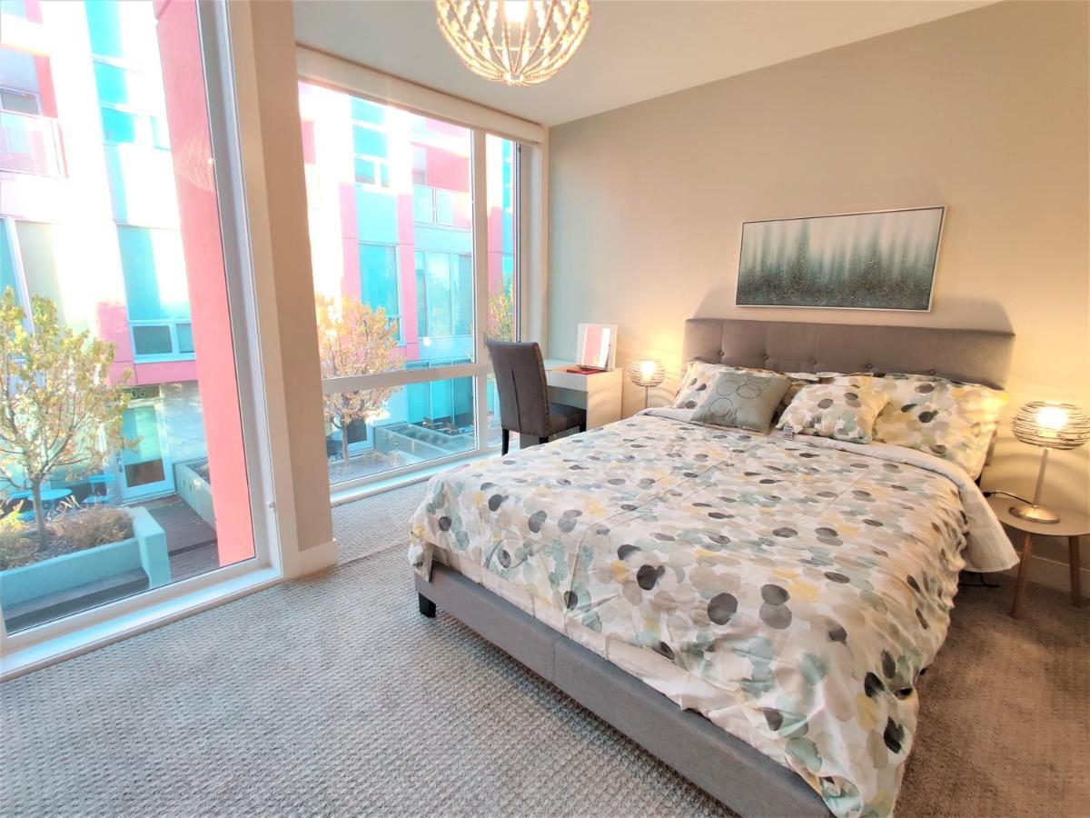 Monki Di Executive Suites - Glas - Luxury Inner City Home 3 Min To Downtown W Private Rooftop Patio Fireplace Калгари Экстерьер фото