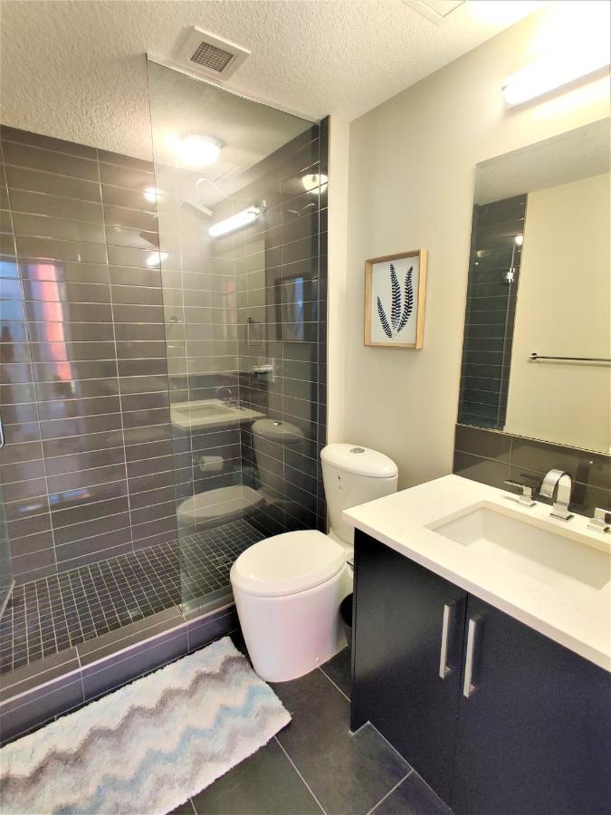Monki Di Executive Suites - Glas - Luxury Inner City Home 3 Min To Downtown W Private Rooftop Patio Fireplace Калгари Экстерьер фото